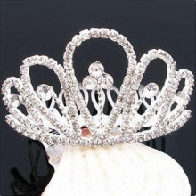 Forme a metal plateado el barrette cristalino del pelo de la tiara